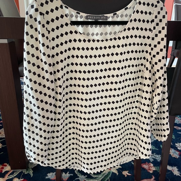 Braxton Ivy clover pattern 3/4 length sleeve blouse - Picture 2 of 4